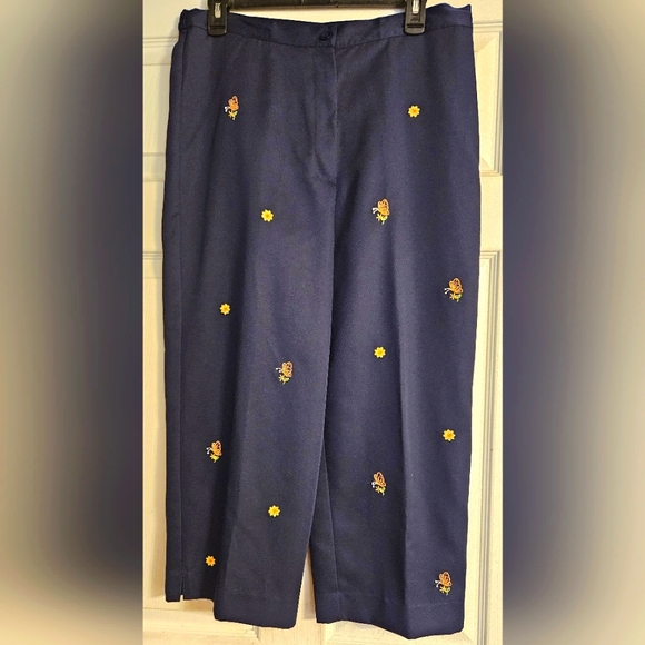 ALFRED DUNNER St Tropez Navy Butterfly & Floral Embroidered Capri Pants 12 NWT - Picture 2 of 6